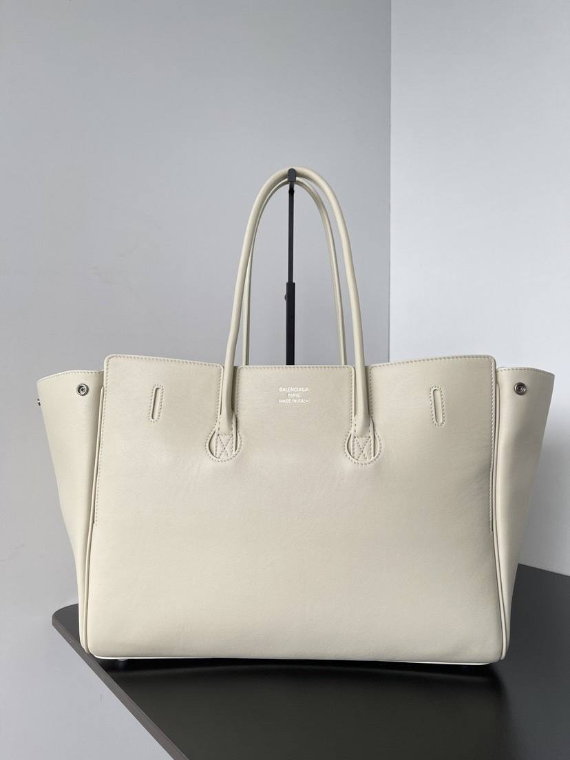 Balenciaga_BelAir_Medium_WhiteSilver_37x28x17cm_B887