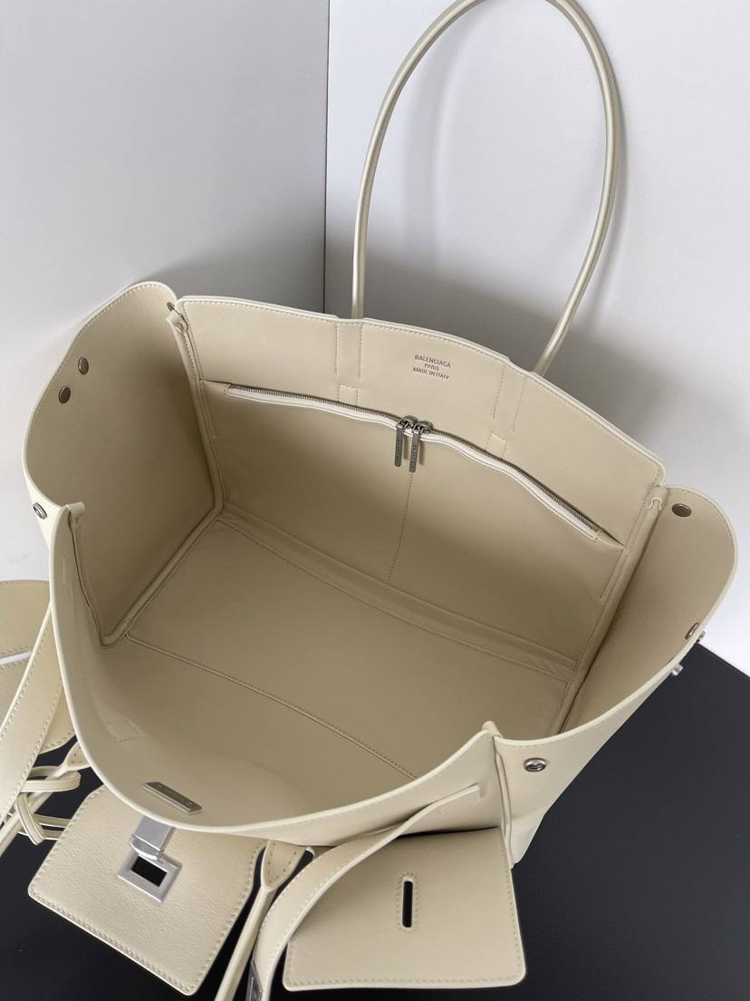 Balenciaga_BelAir_Medium_WhiteSilver_37x28x17cm_B887