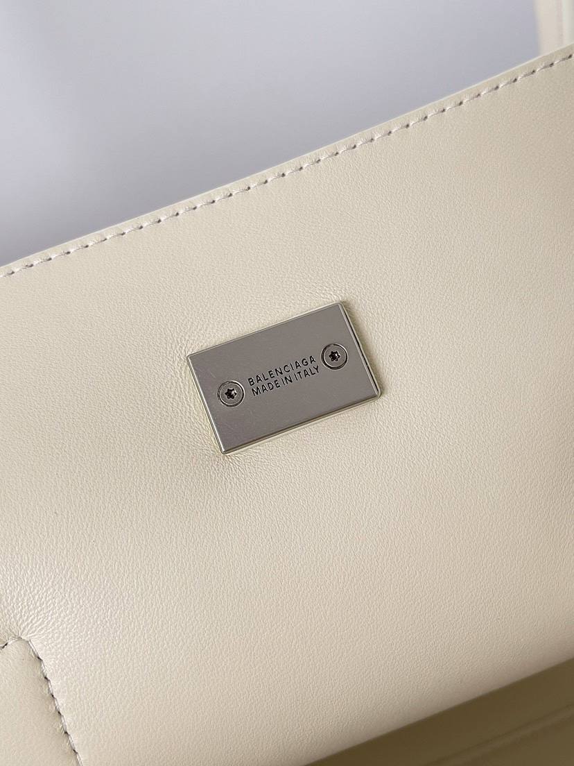 Balenciaga_BelAir_Medium_WhiteSilver_37x28x17cm_B887