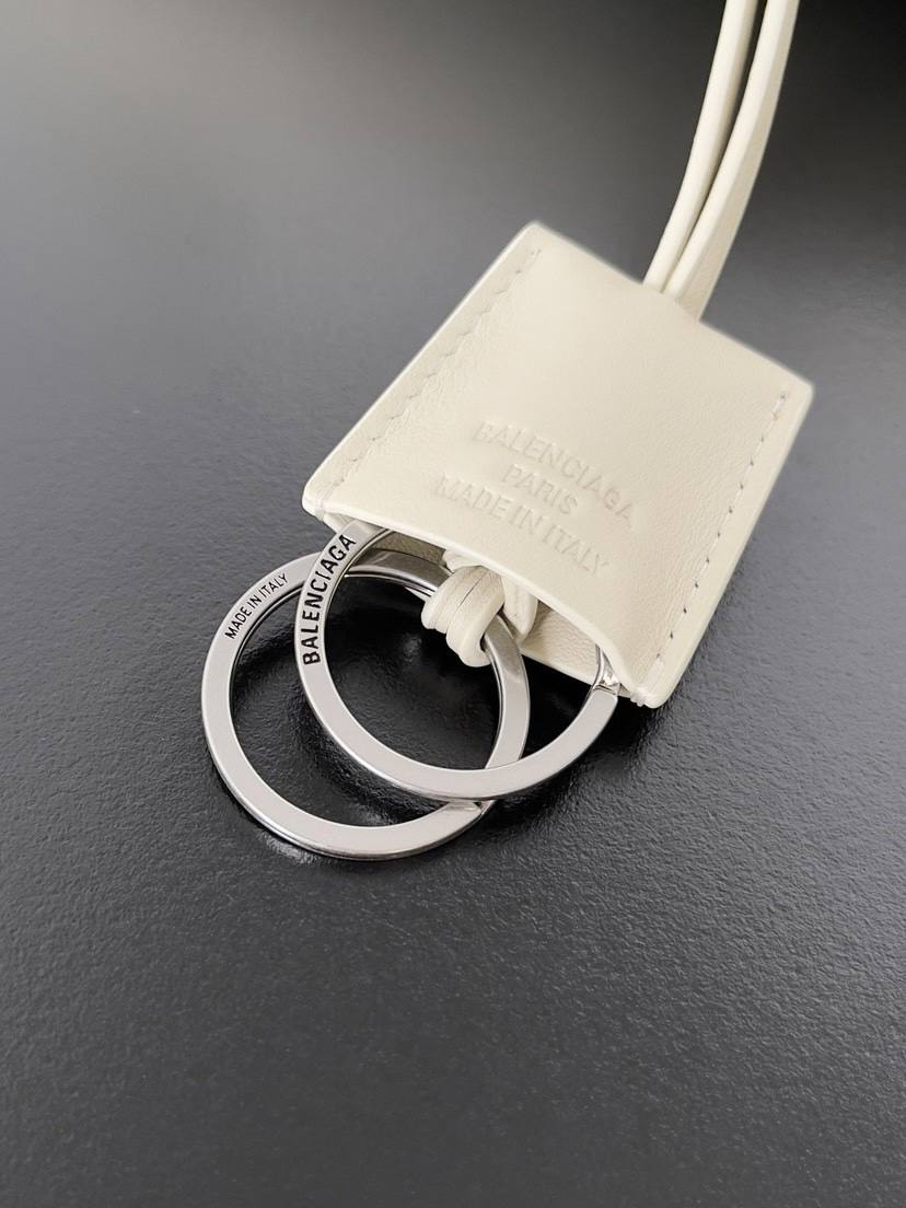 Balenciaga_BelAir_Medium_WhiteSilver_37x28x17cm_B887