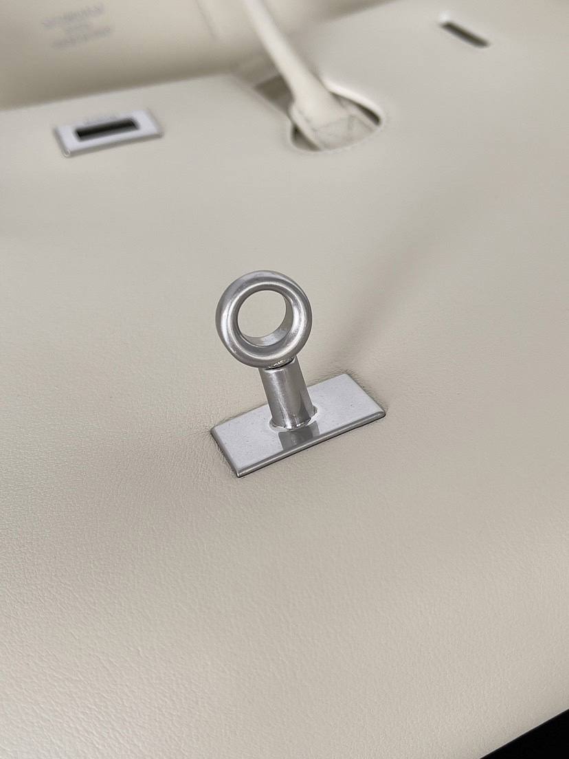Balenciaga_BelAir_Medium_WhiteSilver_37x28x17cm_B887