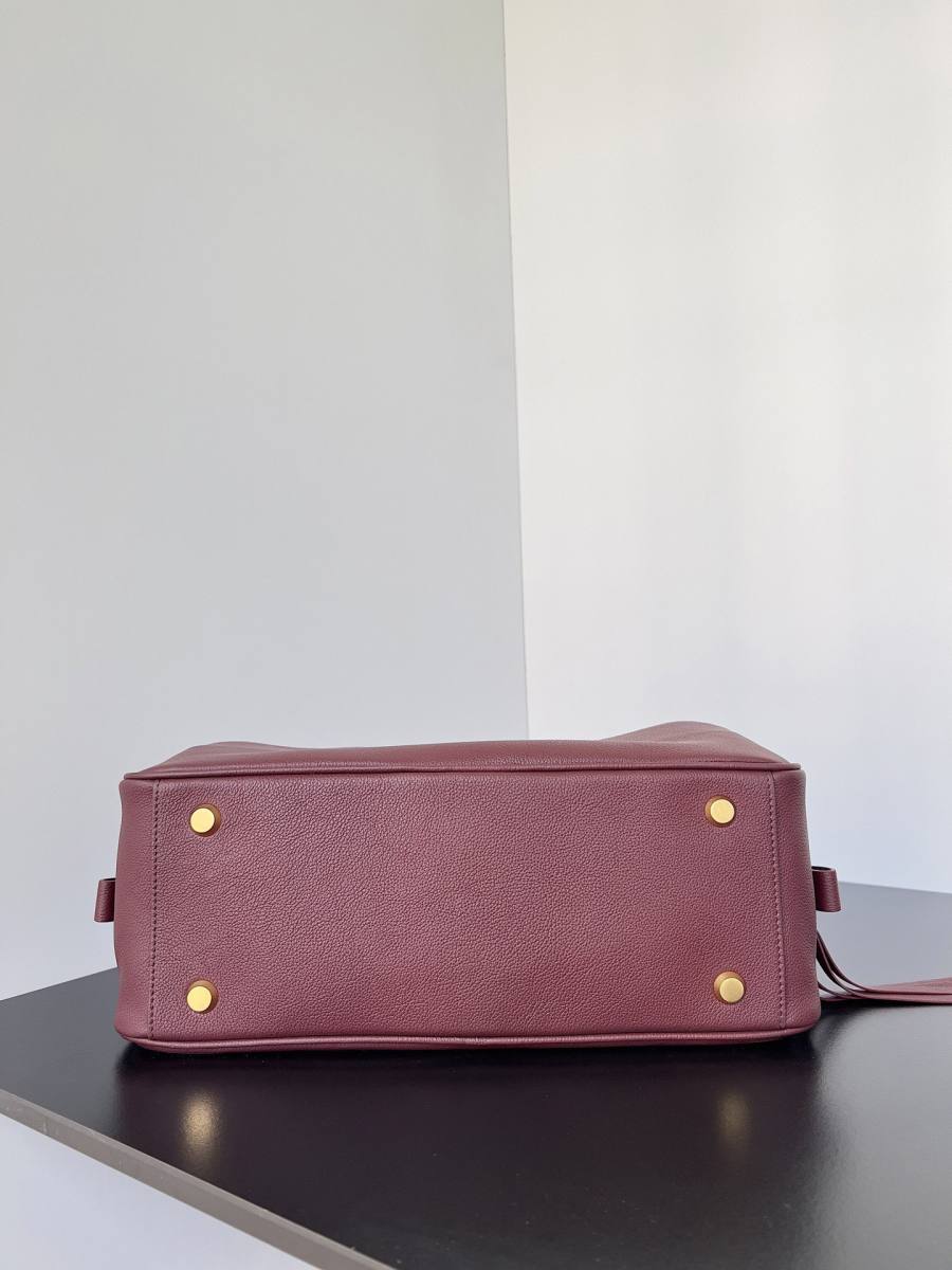 Balenciaga_Carrie_Medium_36x19x16cm_5B4E