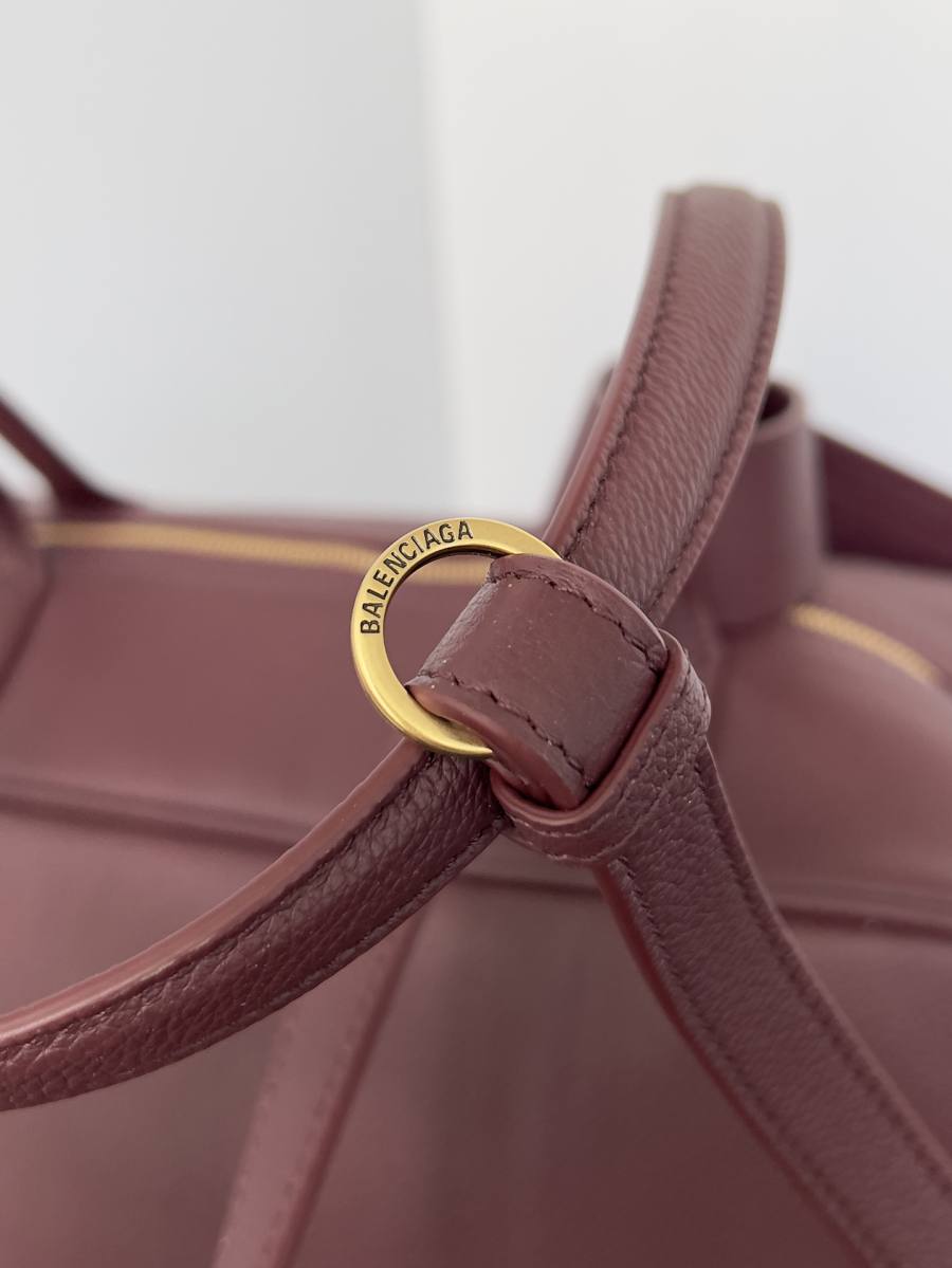 Balenciaga_Carrie_Medium_36x19x16cm_ABDE