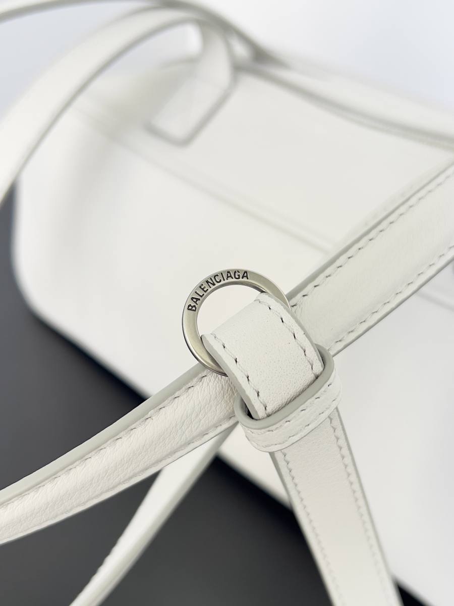 Balenciaga_Carrie_Medium_36x19x16cm_ACE7