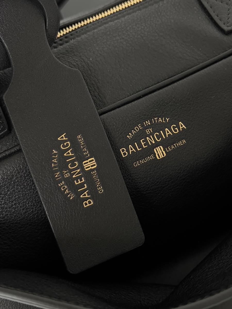 Balenciaga_Carrie_Medium_36x19x16cm_E478