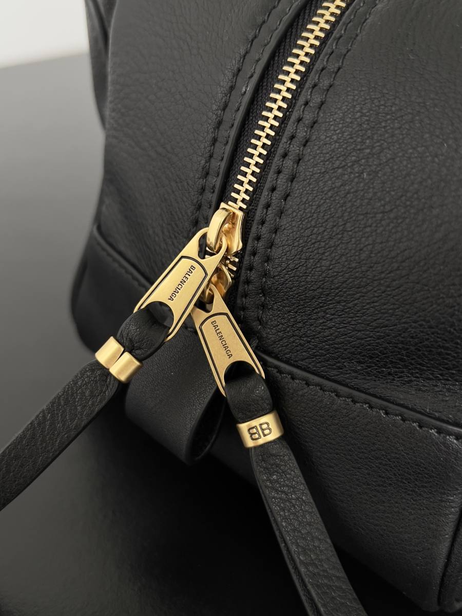 Balenciaga_Carrie_Medium_36x19x16cm_E478