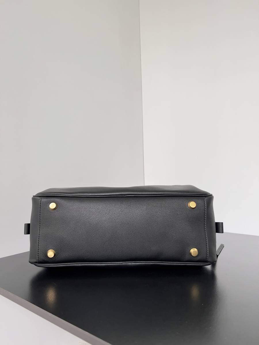 Balenciaga_Carrie_Medium_36x19x16cm_E478