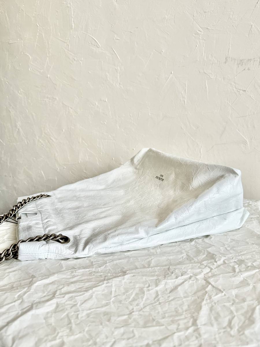 Balenciaga_Crush_Clutch_WhiteSilver_20x12x4cm_71B4