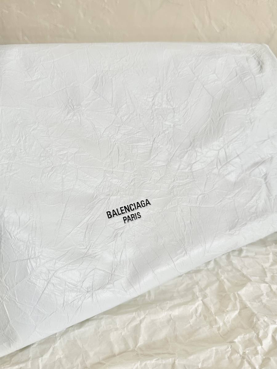 Balenciaga_Crush_Clutch_WhiteSilver_20x12x4cm_71B4