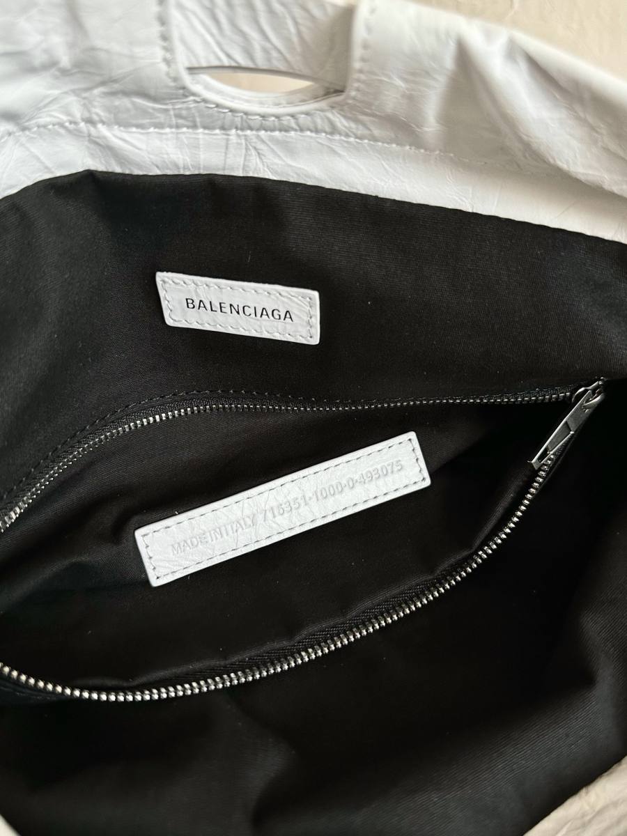 Balenciaga_Crush_Clutch_WhiteSilver_20x12x4cm_71B4