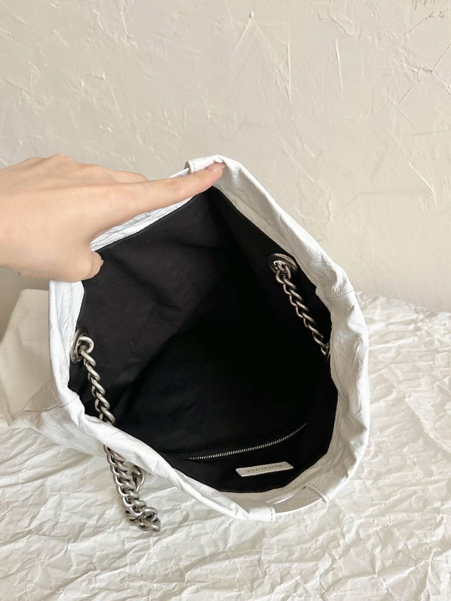 Balenciaga_Crush_Clutch_WhiteSilver_20x12x4cm_71B4