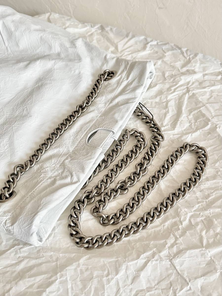 Balenciaga_Crush_Clutch_WhiteSilver_20x12x4cm_71B4