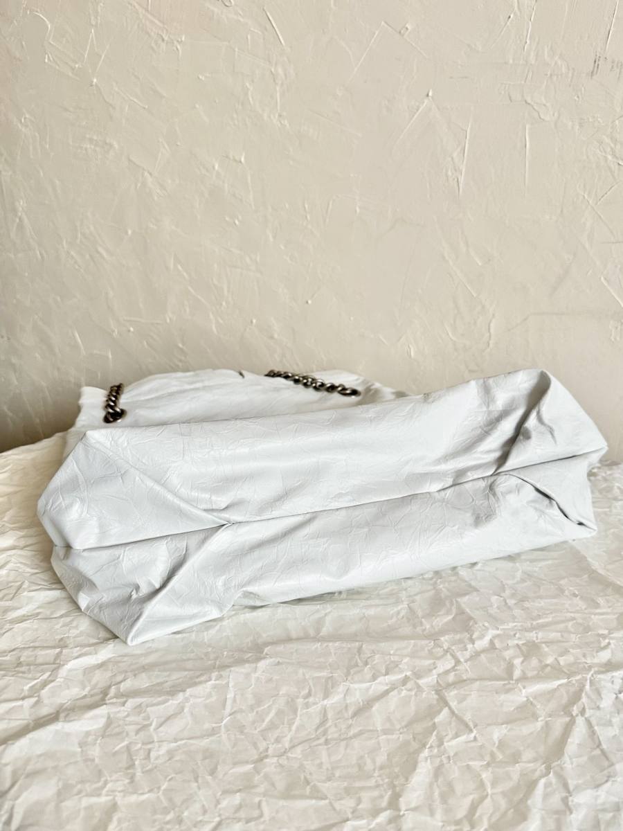 Balenciaga_Crush_Clutch_WhiteSilver_20x12x4cm_71B4