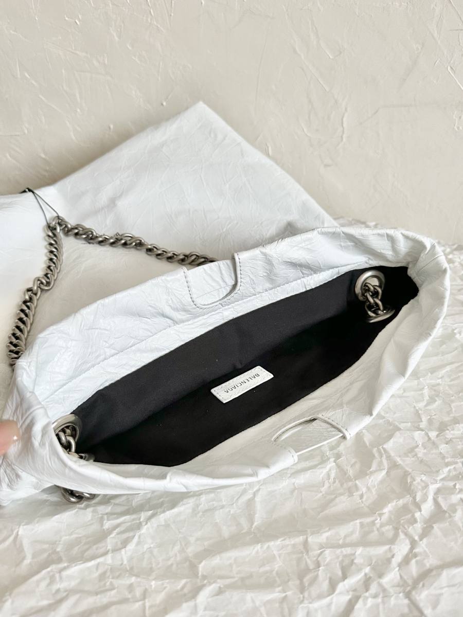 Balenciaga_Crush_Clutch_WhiteSilver_20x12x4cm_71B4