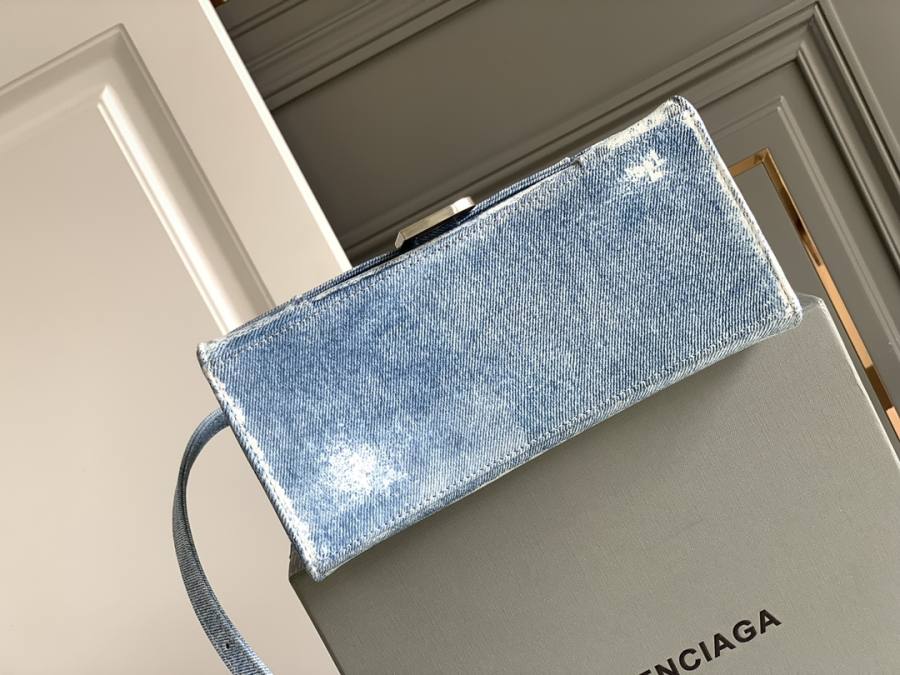 Balenciaga_HackerProject_26x16x8cm_6046