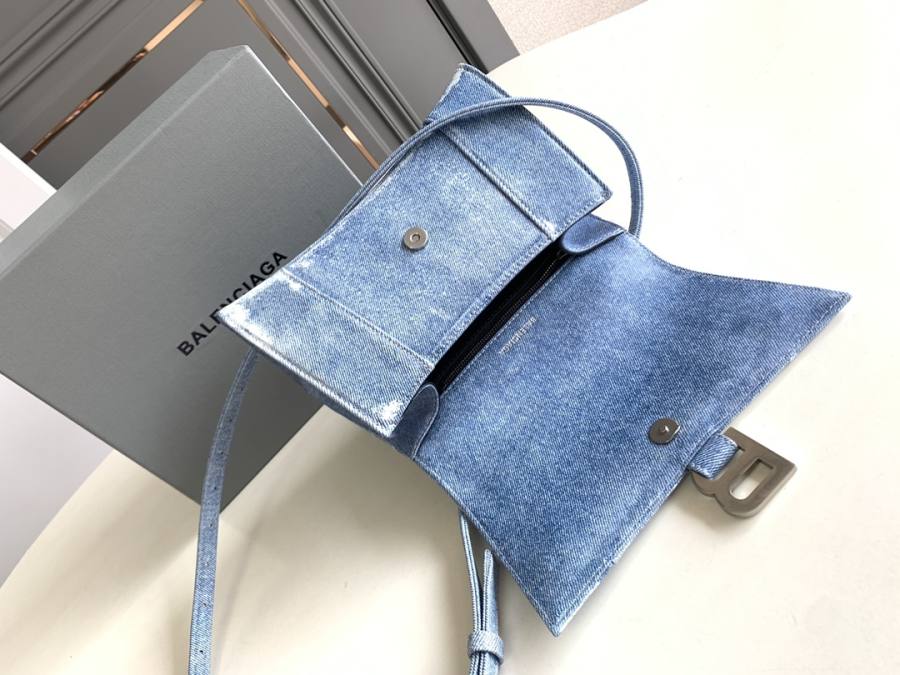 Balenciaga_HackerProject_26x16x8cm_6046