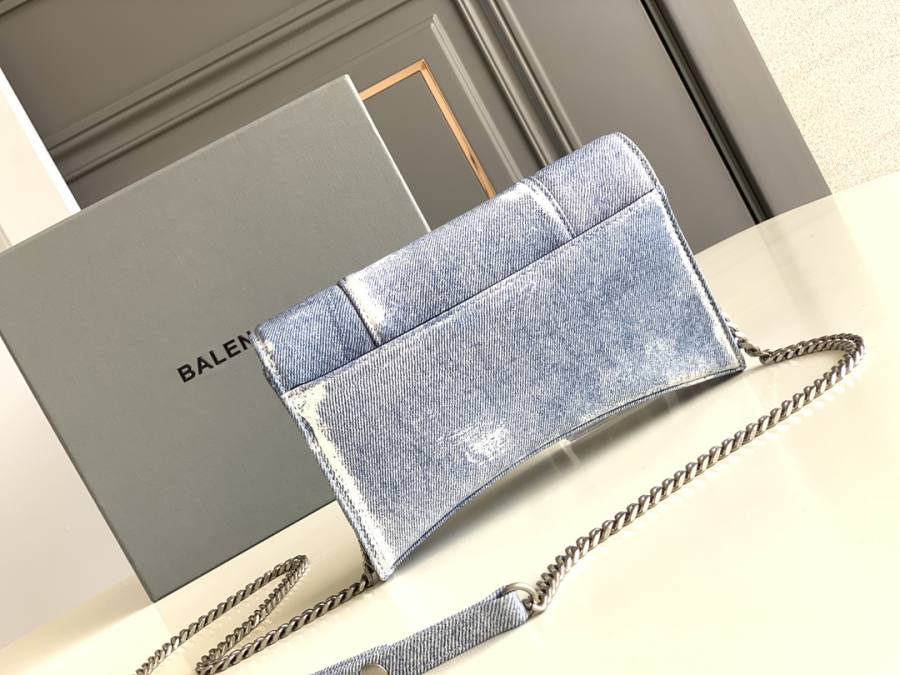 Balenciaga_HackerProject_26x16x8cm_A567