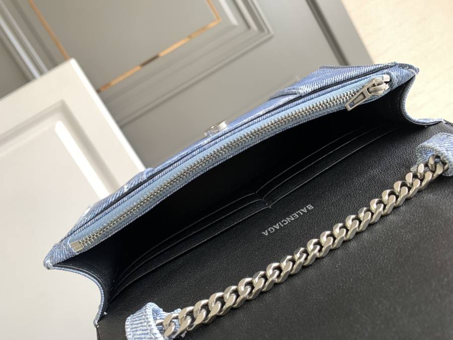 Balenciaga_HackerProject_26x16x8cm_A567