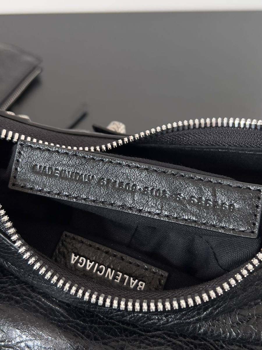 Balenciaga_LeCagole_24x14x6cm_F56B