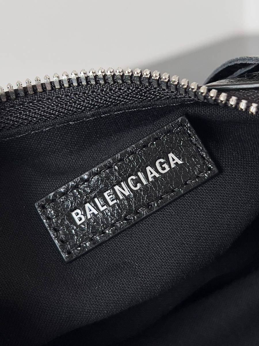 Balenciaga_LeCagole_24x14x6cm_F56B