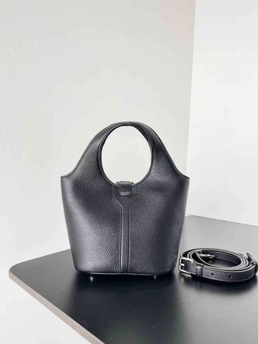 Balenciaga_Locker_Medium_38x26x11cm_CCC4