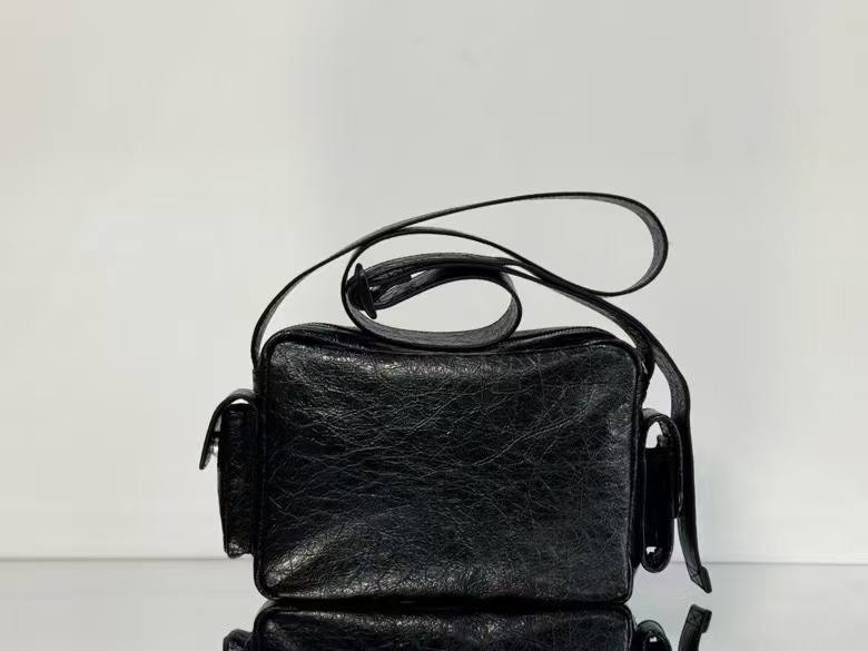 Balenciaga_Superbusy_Camera_18x12x7cm_498B