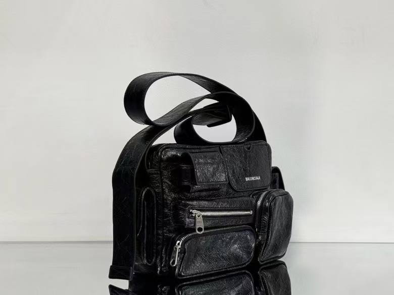 Balenciaga_Superbusy_Camera_18x12x7cm_498B
