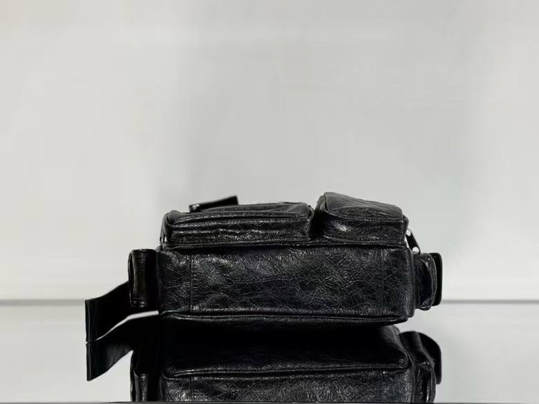 Balenciaga_Superbusy_Camera_18x12x7cm_498B