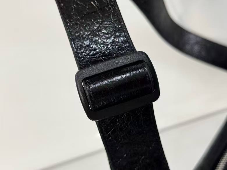Balenciaga_Superbusy_Camera_18x12x7cm_498B