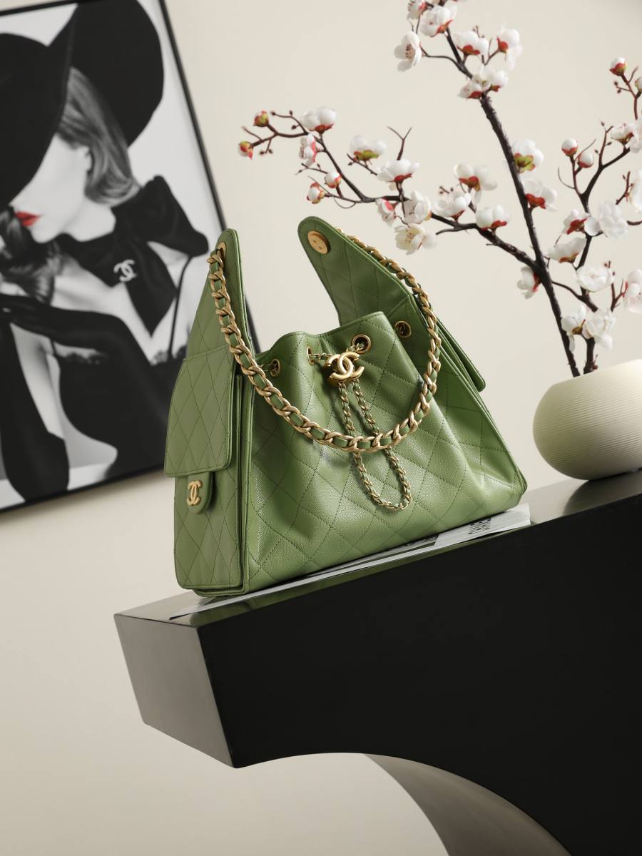 Chanel 25C Cruising Show Tote 26 x 30 x 14 877B