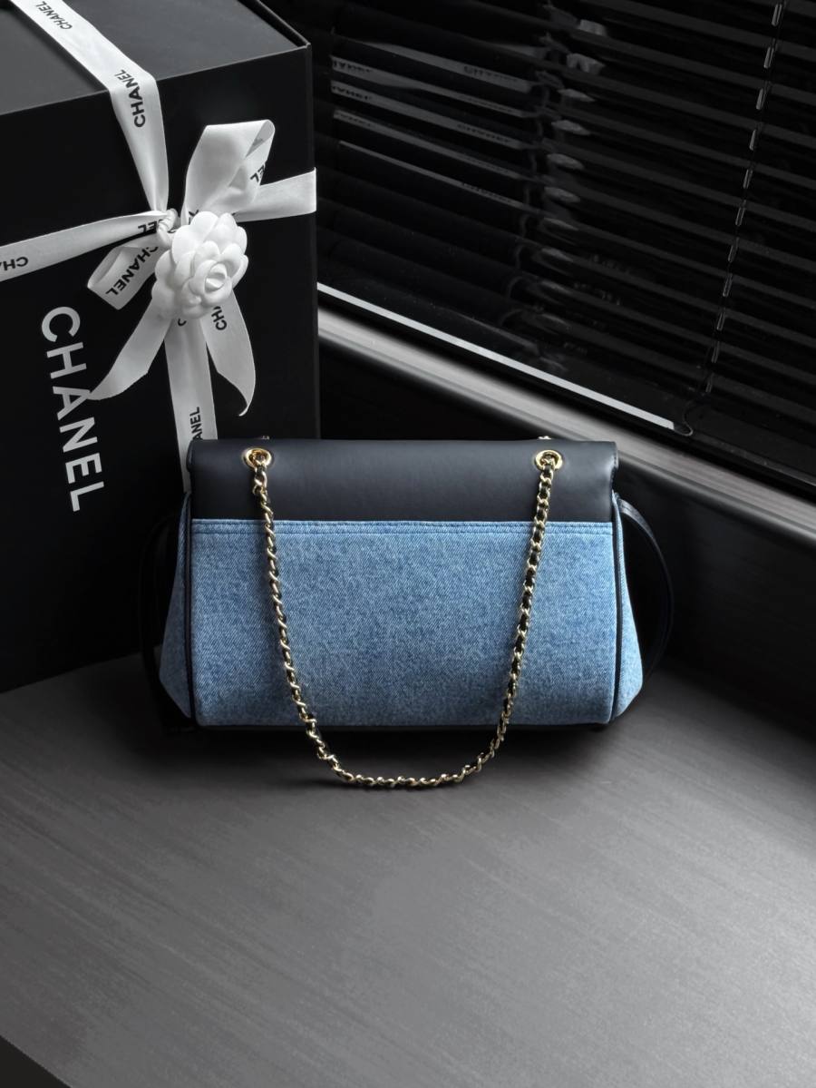 Chanel 26A Baguette 28 x 14 x 8 5F9F