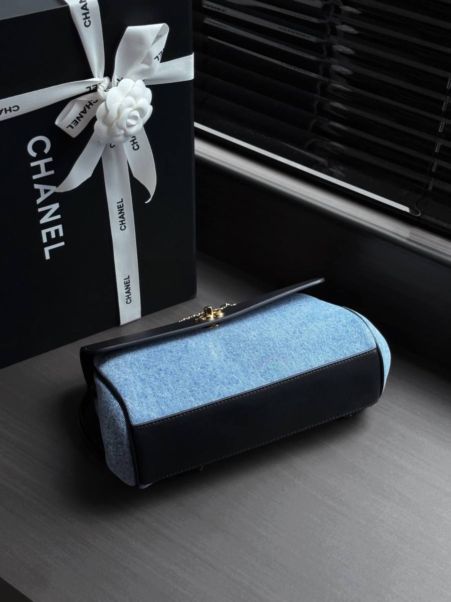 Chanel 26A Baguette 28 x 14 x 8 5F9F