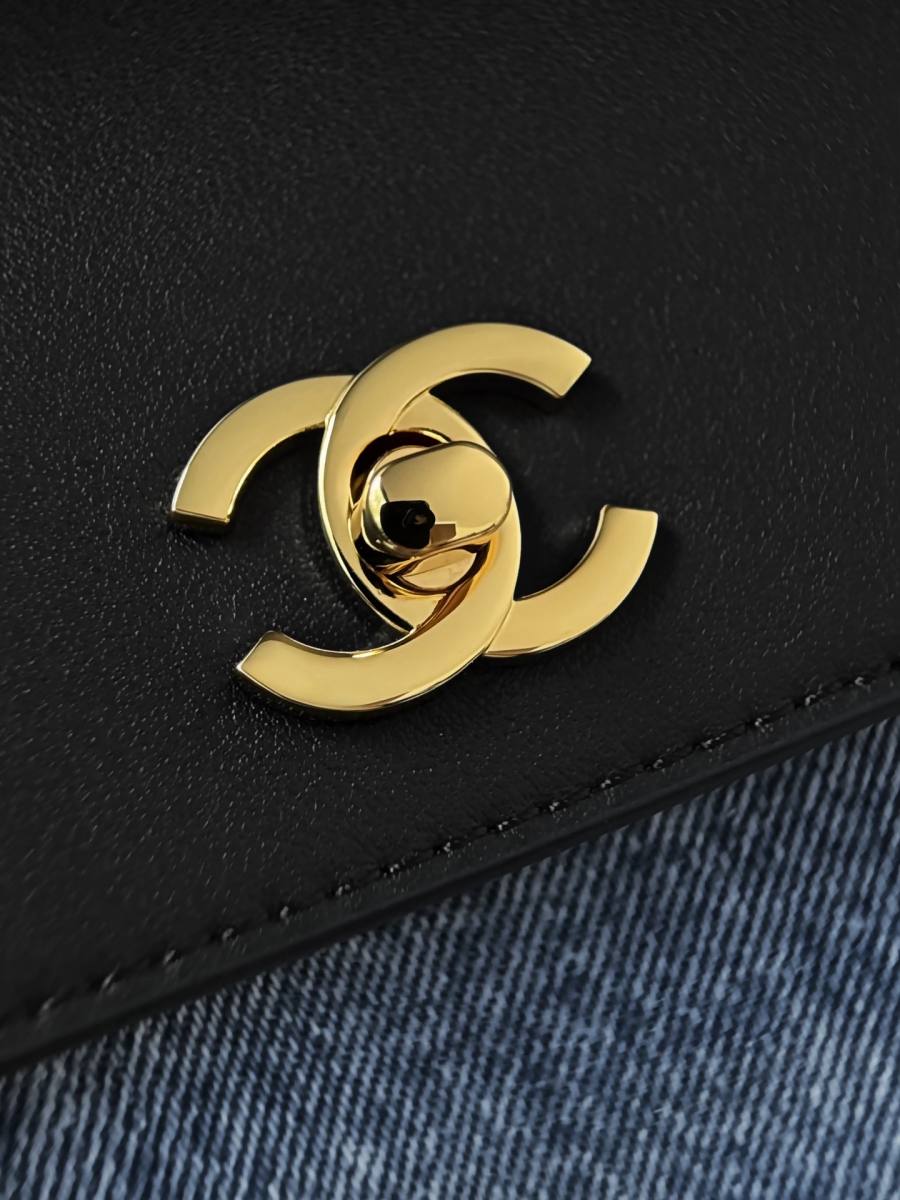 Chanel 26A Baguette 28 x 14 x 8 5F9F