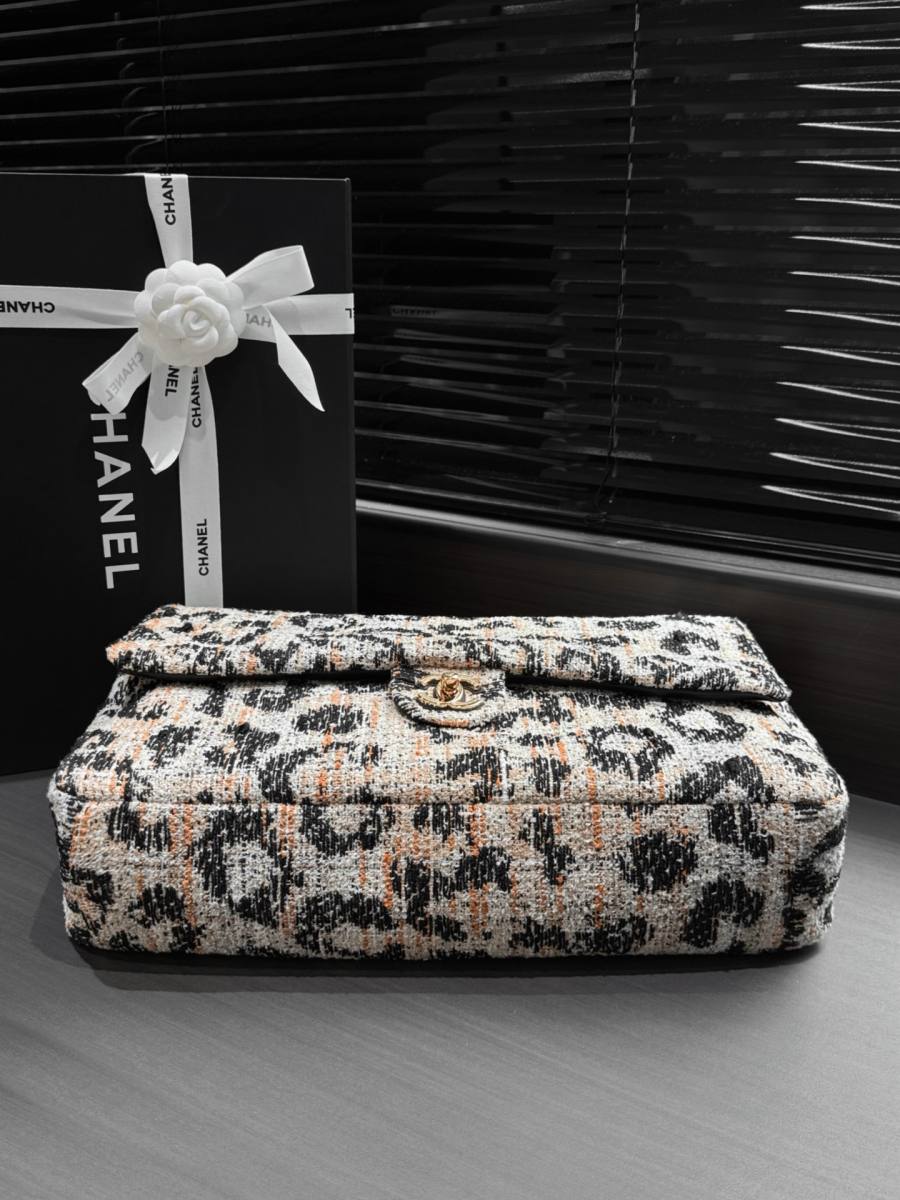 Chanel 26A Baguette 28 x 14 x 8 743E
