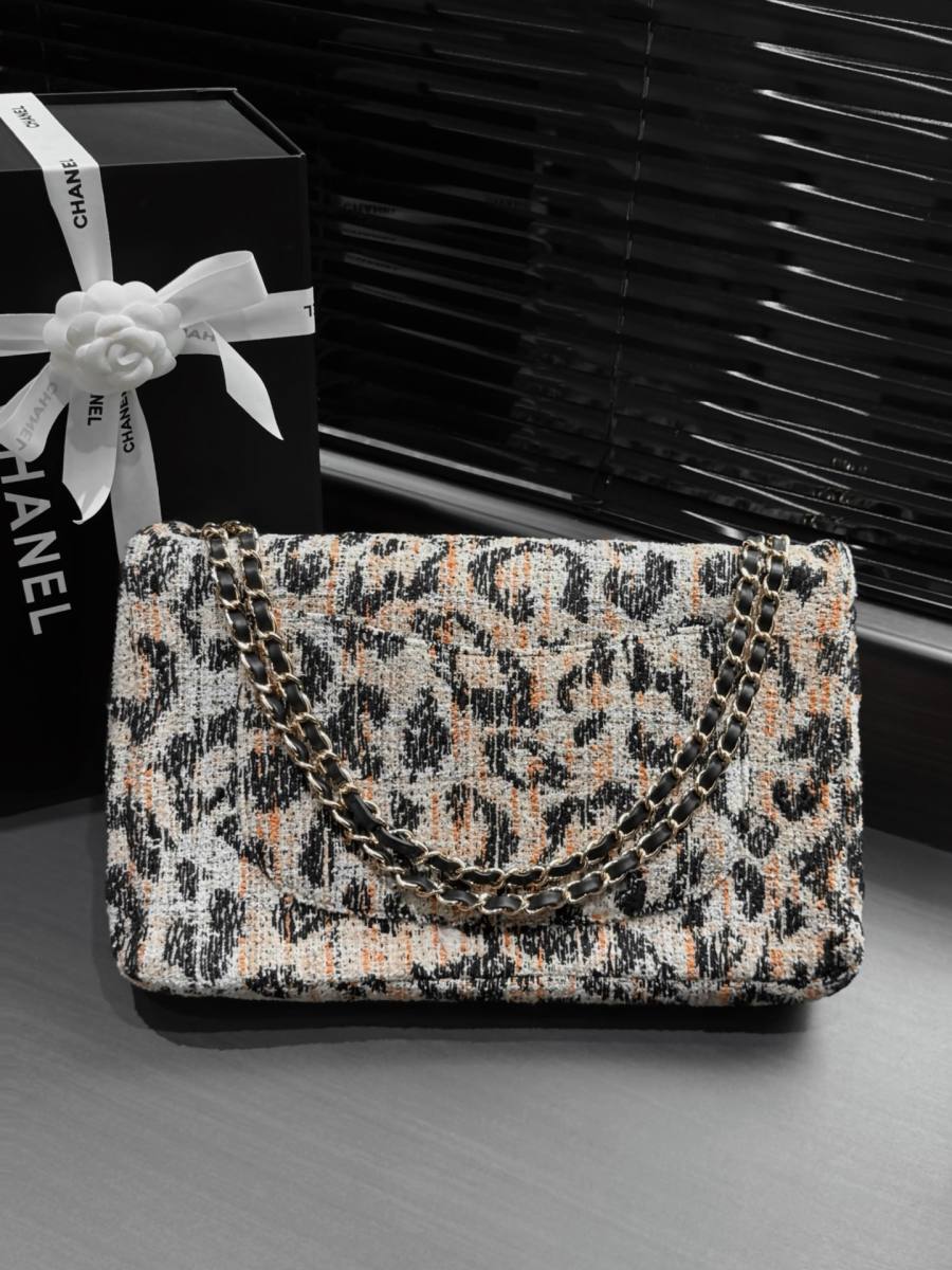 Chanel 26A Baguette 28 x 14 x 8 743E
