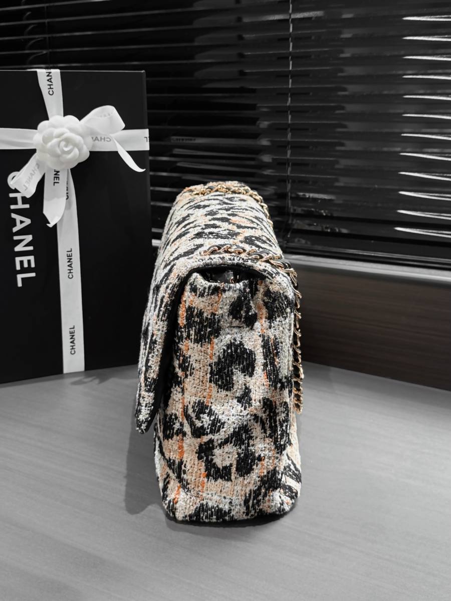Chanel 26A Baguette 28 x 14 x 8 743E