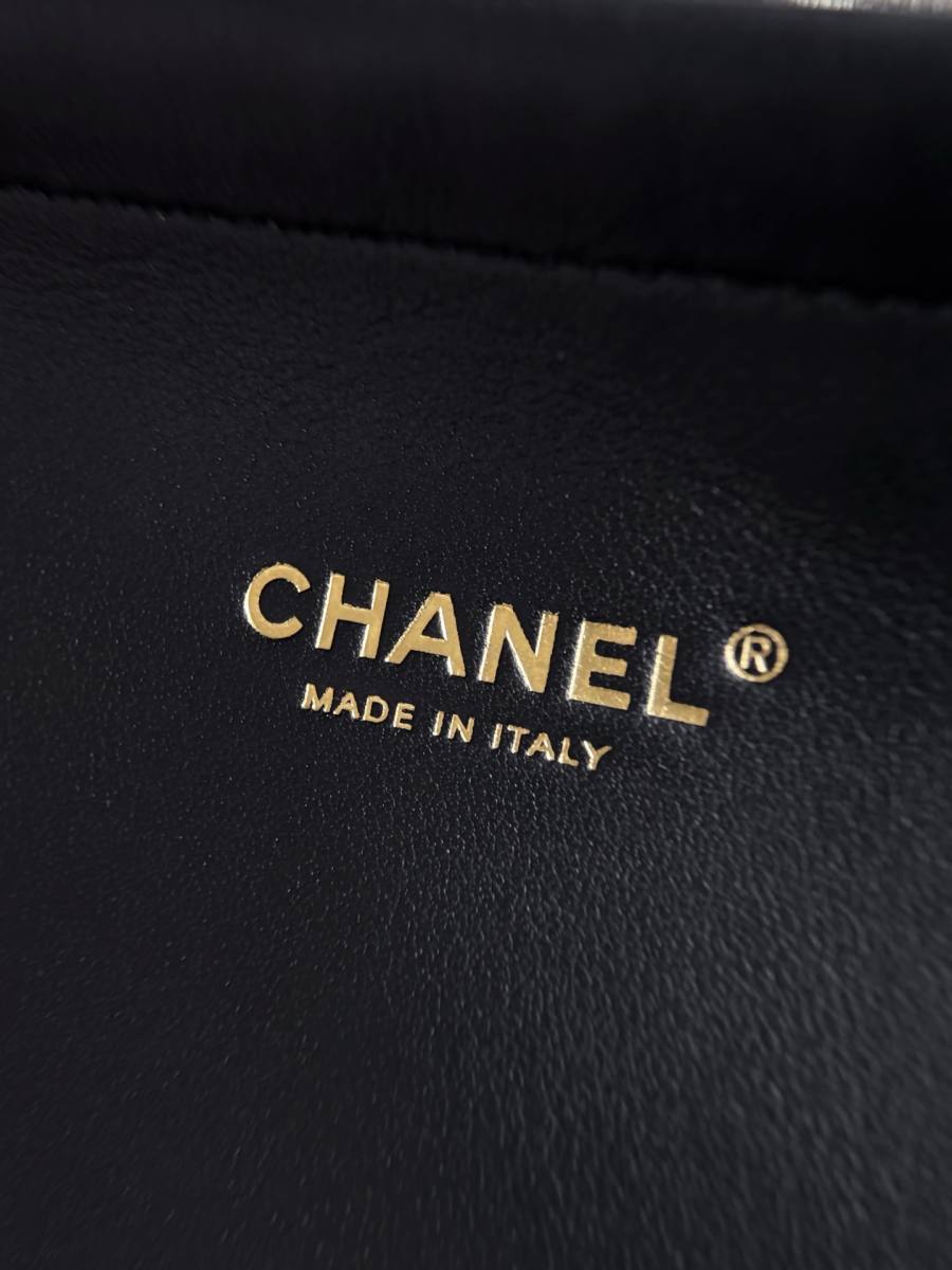 Chanel 26A Baguette 28 x 14 x 8 D0F1