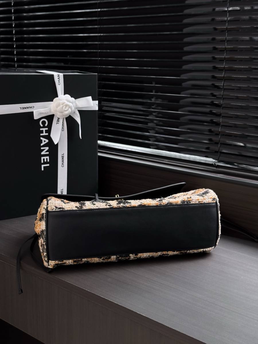 Chanel 26A Baguette 28 x 14 x 8 D0F1