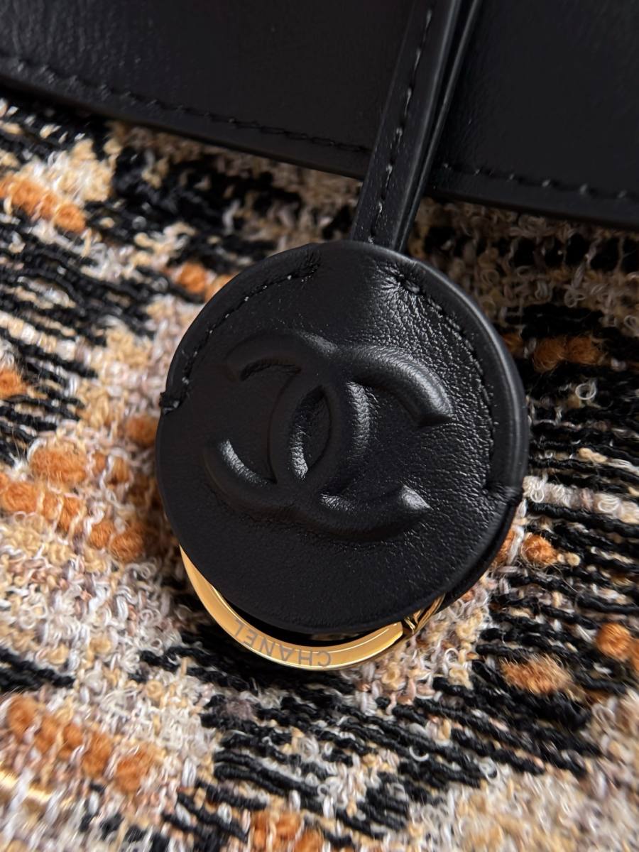 Chanel 26A Baguette 28 x 14 x 8 D0F1