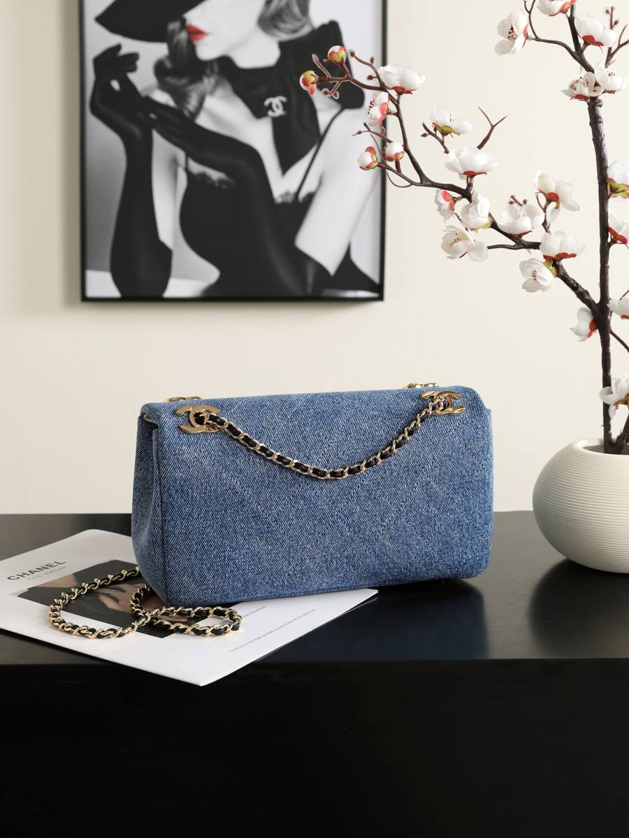 Chanel 26A Denim Flap 15 x 25 x 8 5539