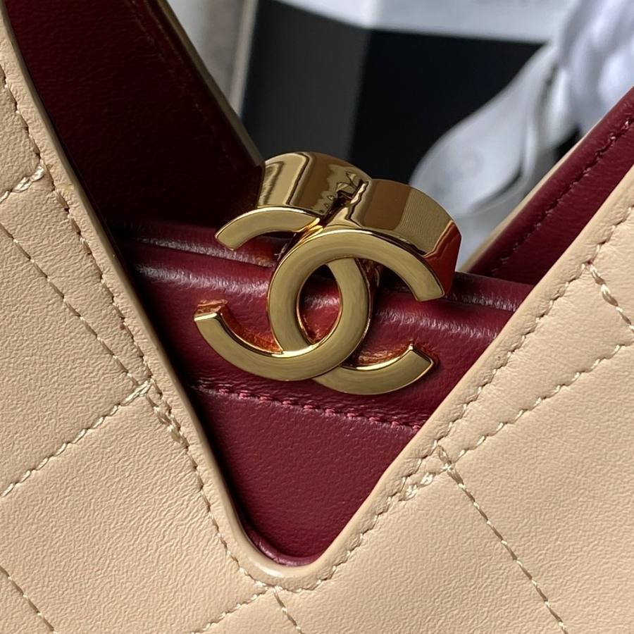 Chanel 26A Hobo AS6392 24 x 16 x 8 C5E6