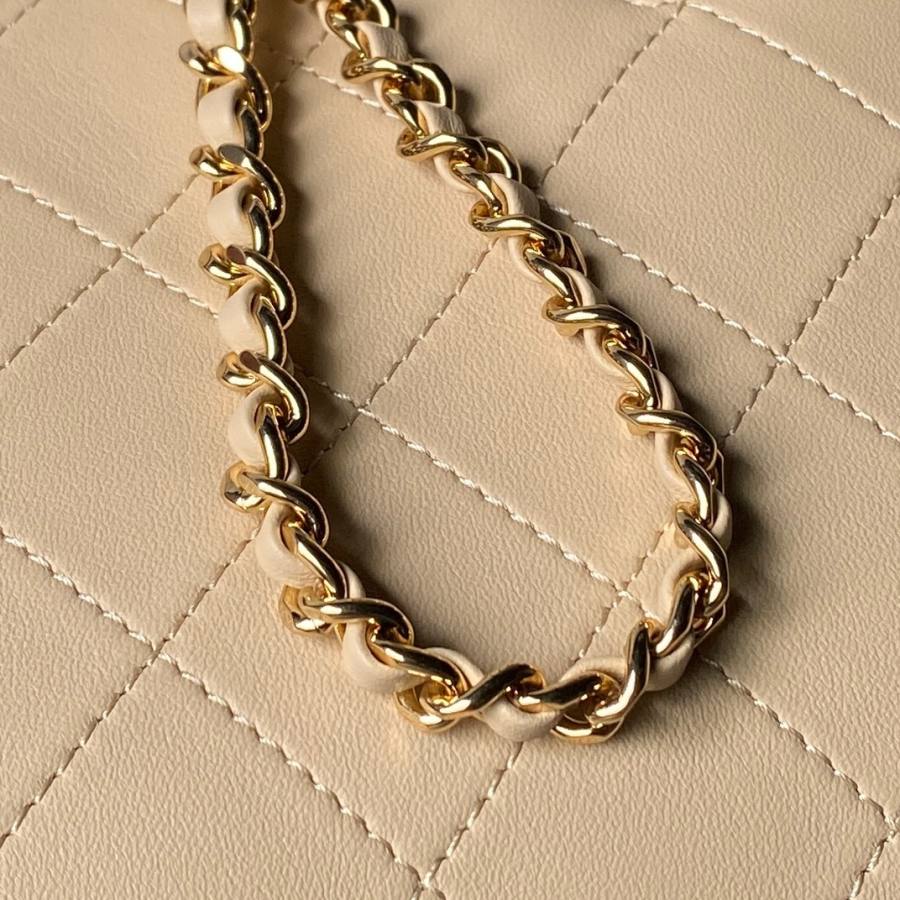 Chanel 26A Hobo AS6392 24 x 16 x 8 C5E6