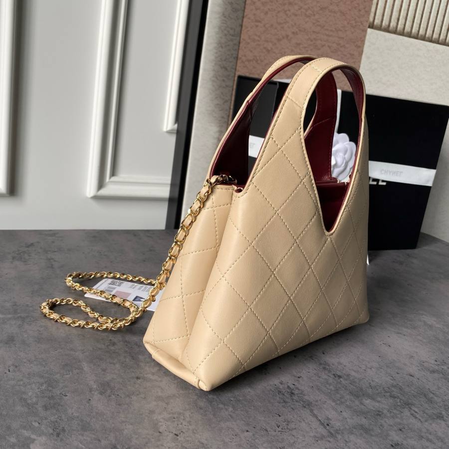 Chanel 26A Hobo AS6392 24 x 16 x 8 C5E6