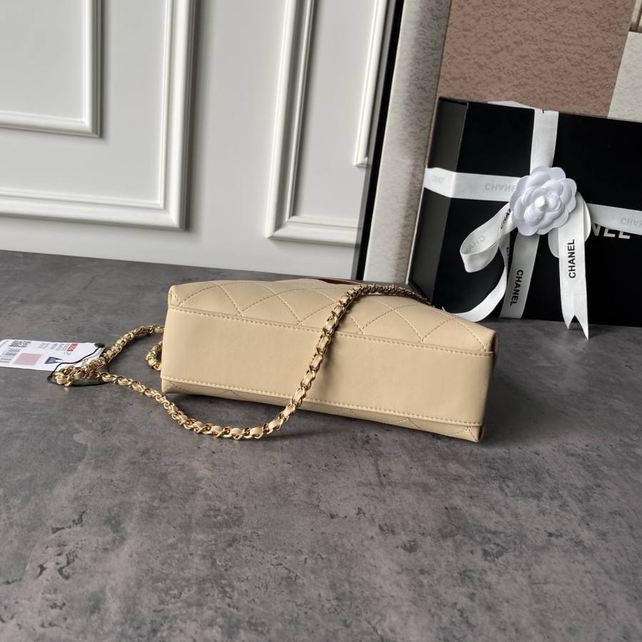 Chanel 26A Hobo AS6392 24 x 16 x 8 C5E6