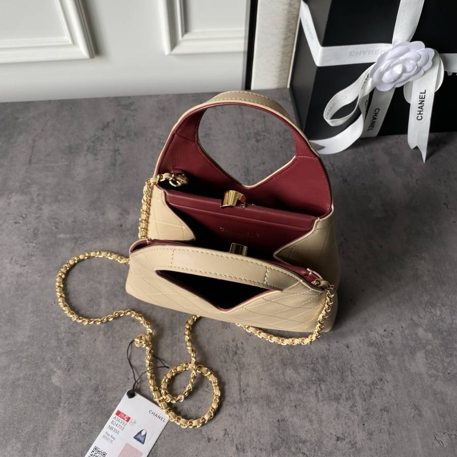Chanel 26A Hobo AS6392 24 x 16 x 8 C5E6