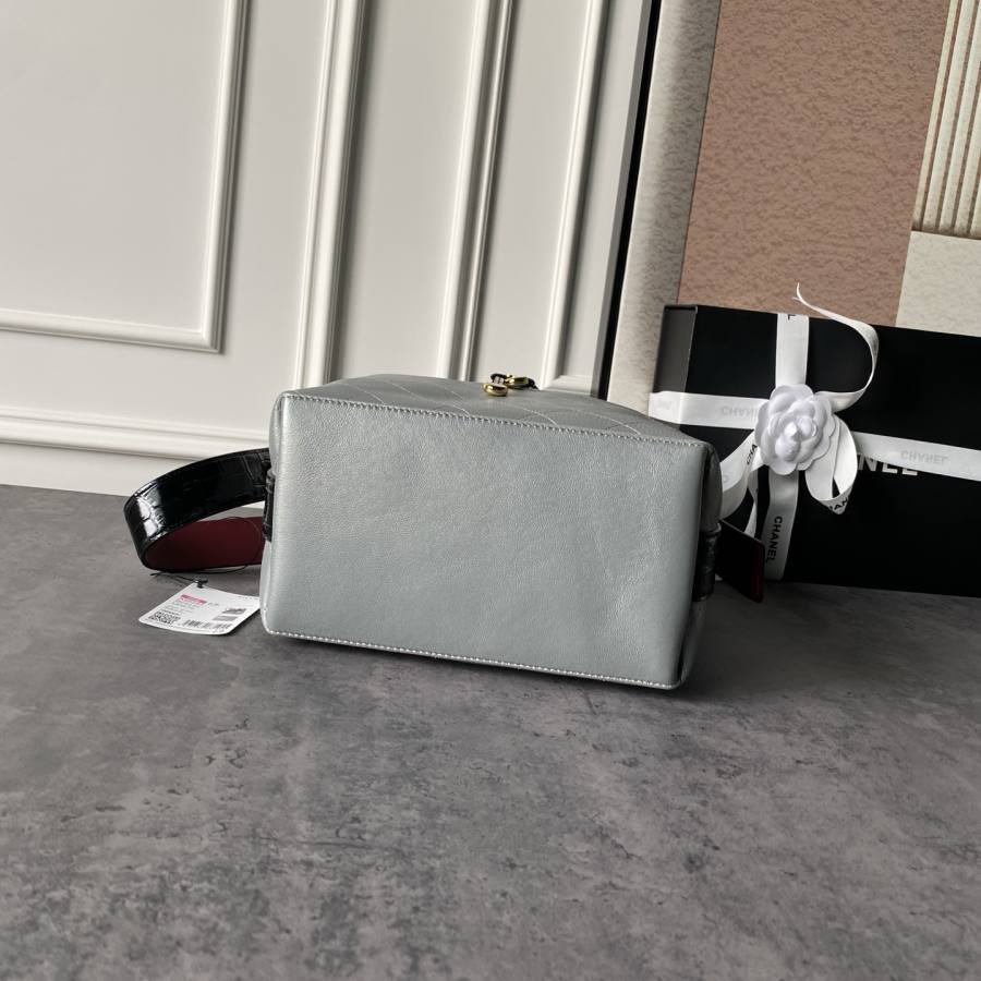 Chanel 26B Bucket Large AS6584 24 x 22 x 16 18DE