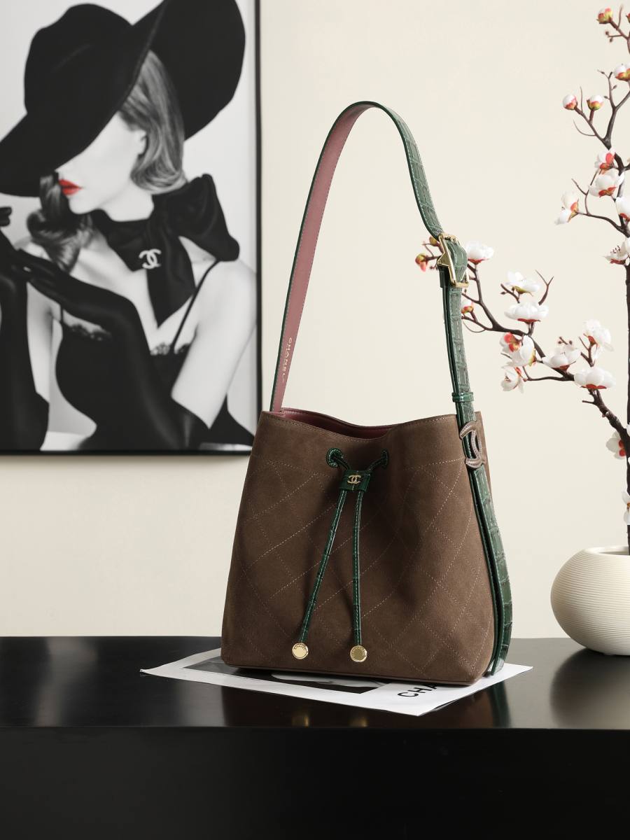 Chanel 26B Bucket Large AS6584 24 x 22 x 16 E7CA