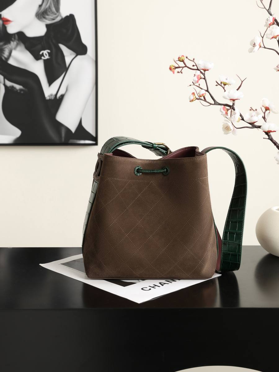 Chanel 26B Bucket Large AS6584 24 x 22 x 16 E7CA