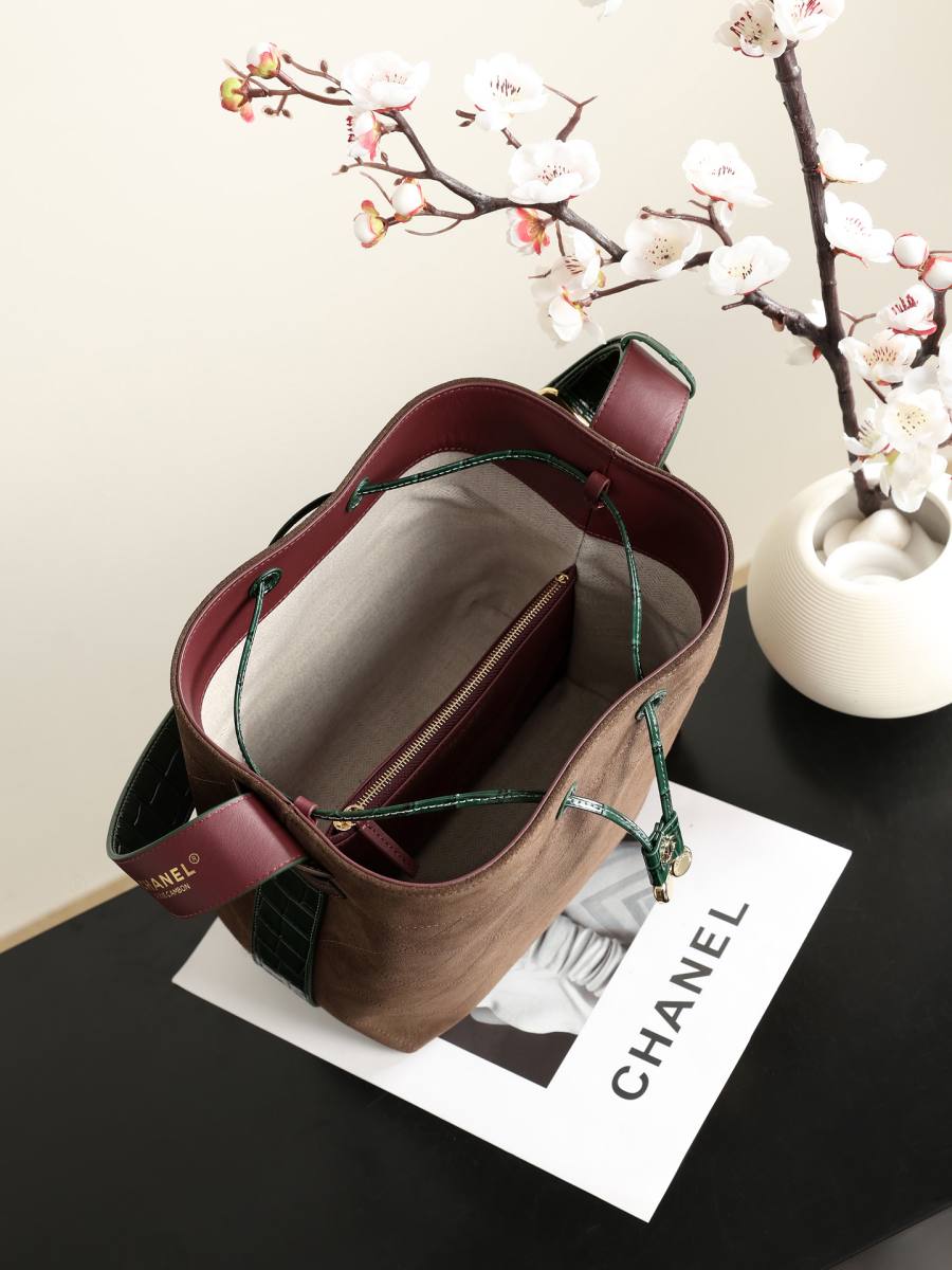 Chanel 26B Bucket Large AS6584 24 x 22 x 16 E7CA