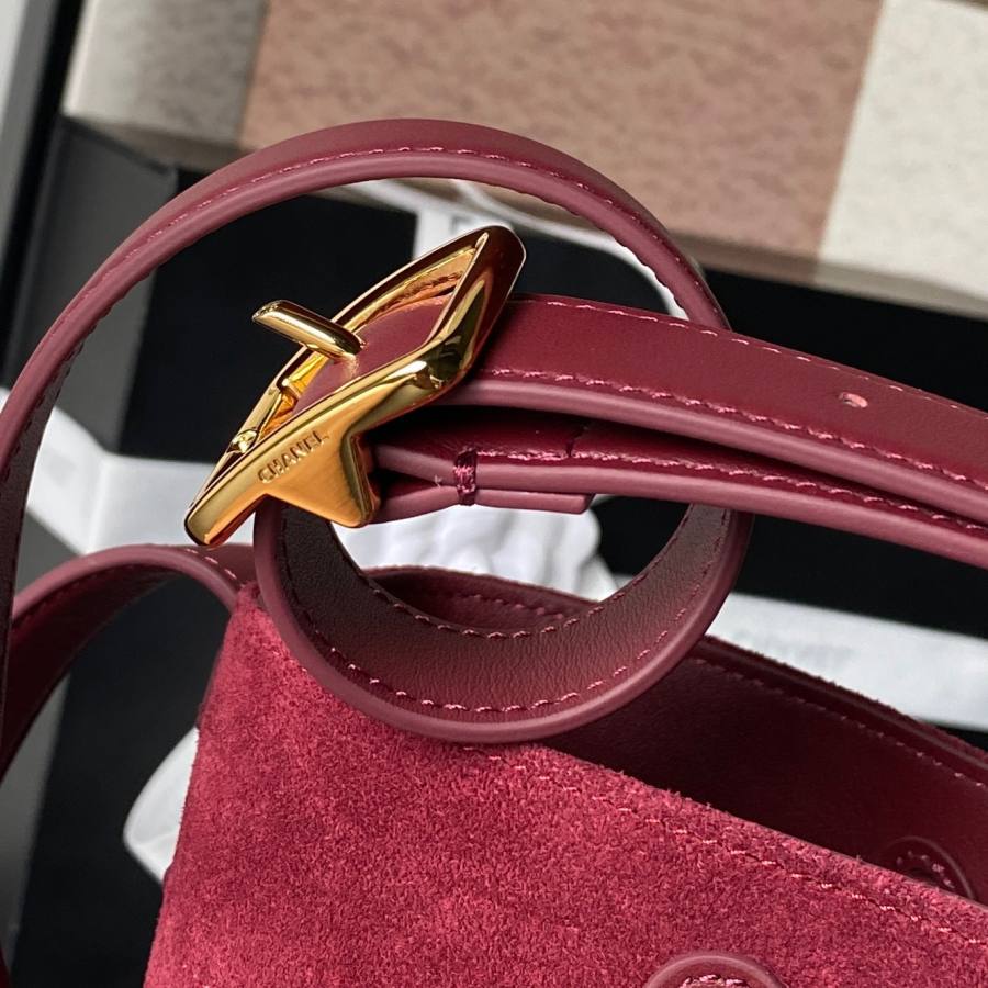 Chanel 26B Bucket Small AS6537 18 x 16 x 12 FD27